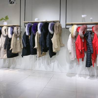 工廠清倉反季羽絨服一手貨源 尾貨羽絨服渠道 廣州折扣女裝批發(fā)市場