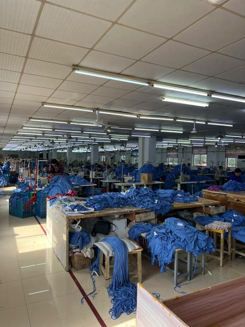 服裝工廠免費(fèi)打版批量生產(chǎn)100件起做